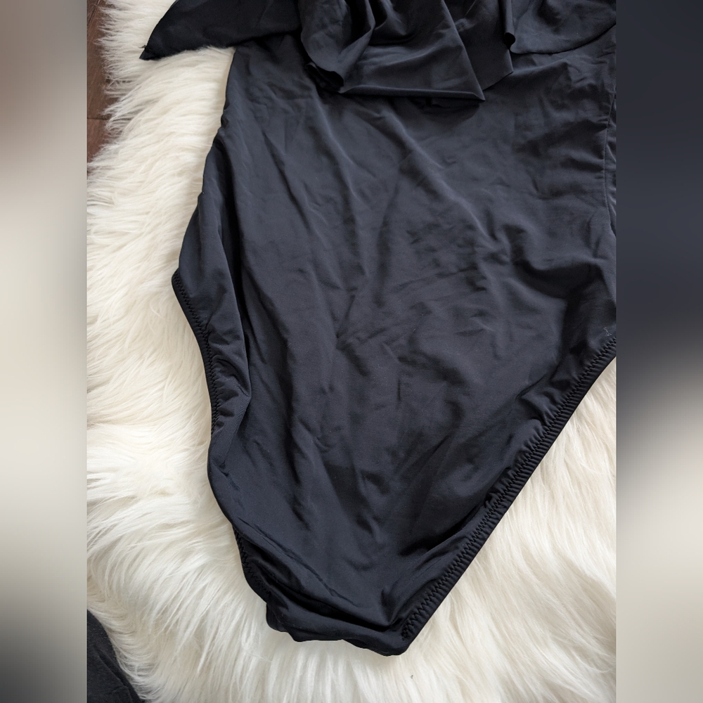 TRINA TURK 6 Off The Shoulder Ruffle One Piece Swimsuit Black Flutter Sleeve 10 - Picture 7 of 7